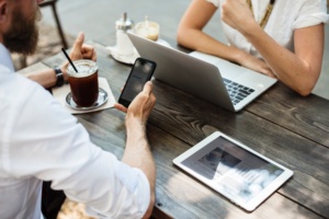Gerade für lokale Unternehmen sind Kundenbewertungen bei Google & Facebook extrem wichtig Gerade für lokale Unternehmen sind Kundenbewertungen bei Google & Facebook extrem wichtig